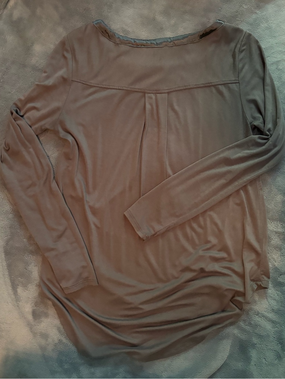 T Tahari Satin-Trim Long Sleeve Top in Shark Gray - Picture 2 of 3